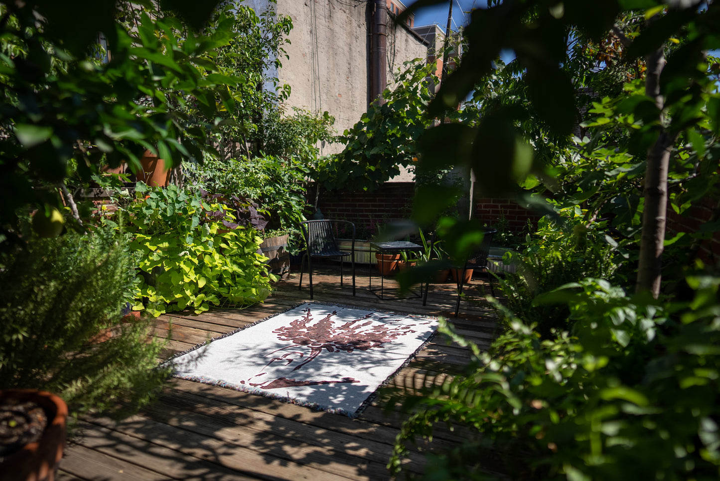 Woven Art Blanket - Red WaterColor Vase